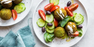 HOW DO ESTROGEN LEVELS AFFECT YOUR DIET?